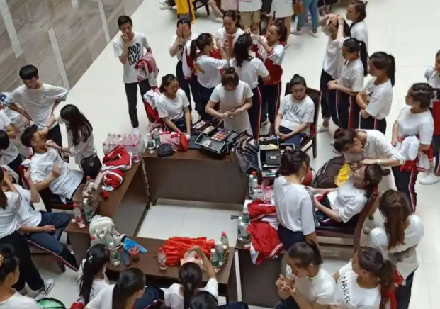 为学生开辟宽广开展空间职业教育是终身教育系统的重要环节